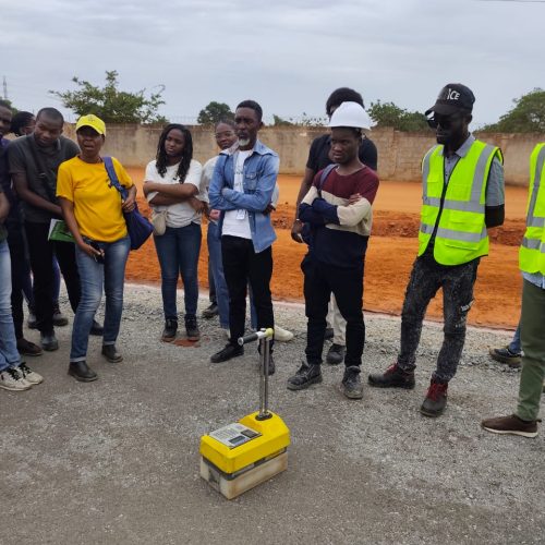 Estudantes dos Cursos de Engenharia Civil e Arquitectura da UnIA Efectuam Visita Técnica de Campo em Icolo e Bengo