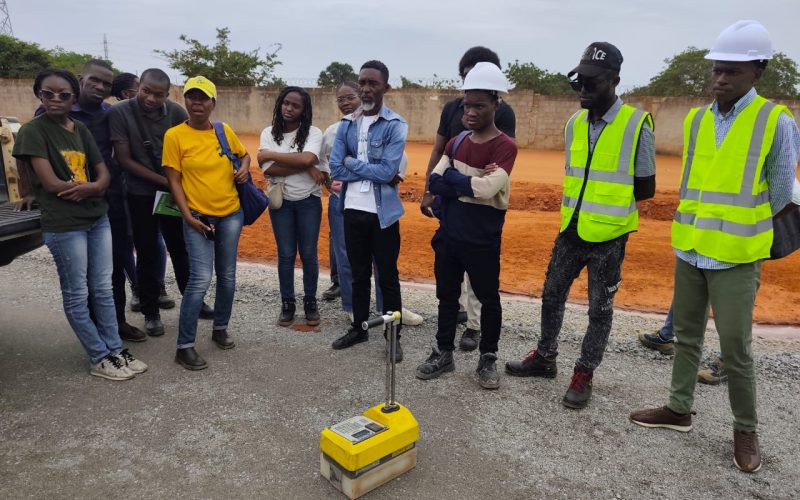 Estudantes dos Cursos de Engenharia Civil e Arquitectura da UnIA Efectuam Visita Técnica de Campo em Icolo e Bengo