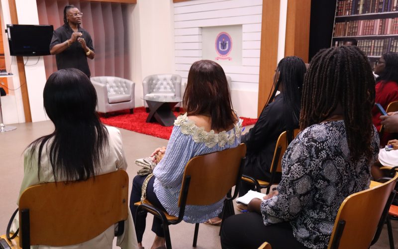 ESTUDANTES DA UnIA CAPACITADAS EM COMPETÊNCIAS TÉCNICAS DE PRODUÇÃO DE CONTEÚDO DIGITAL