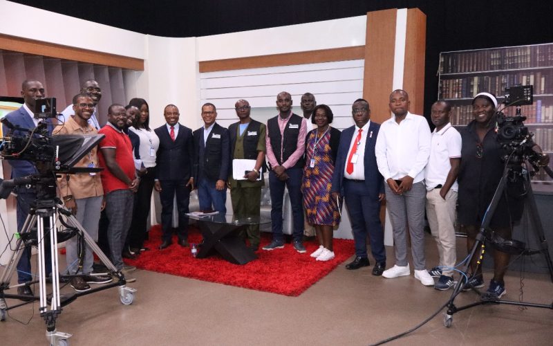 INAAREES VISITA ESTÚDIO DA TV UnIA