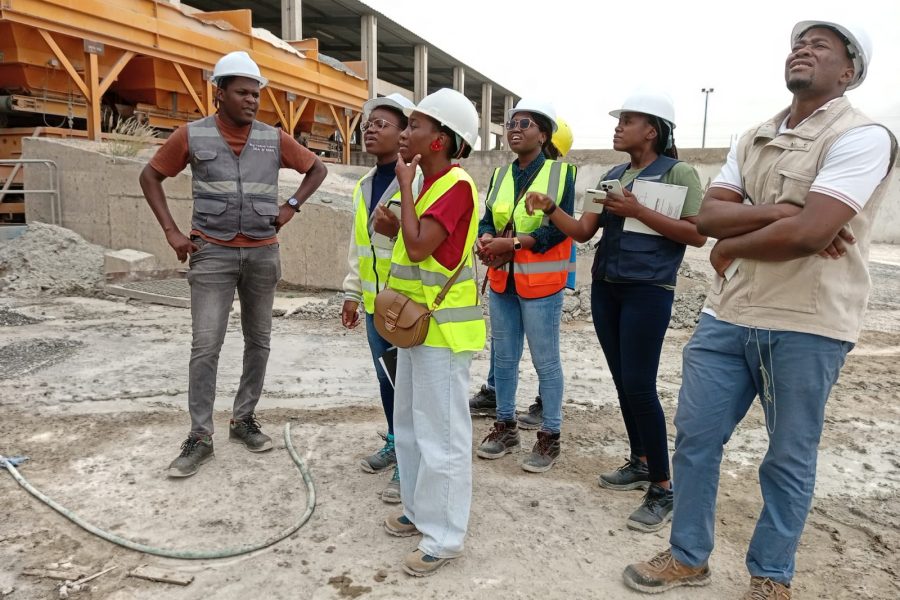 Faculdade de Ciências de Engenharias e Tecnologias: Qualidade e Excelência Para o Desenvolvimento de Angola